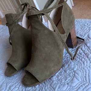 NWOT 8.5 Set Me Free Ankle Boot